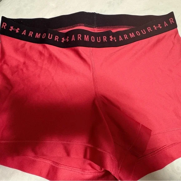 Under Armour Red Athletic Shorts Performance Fit - Picture 2 of 7